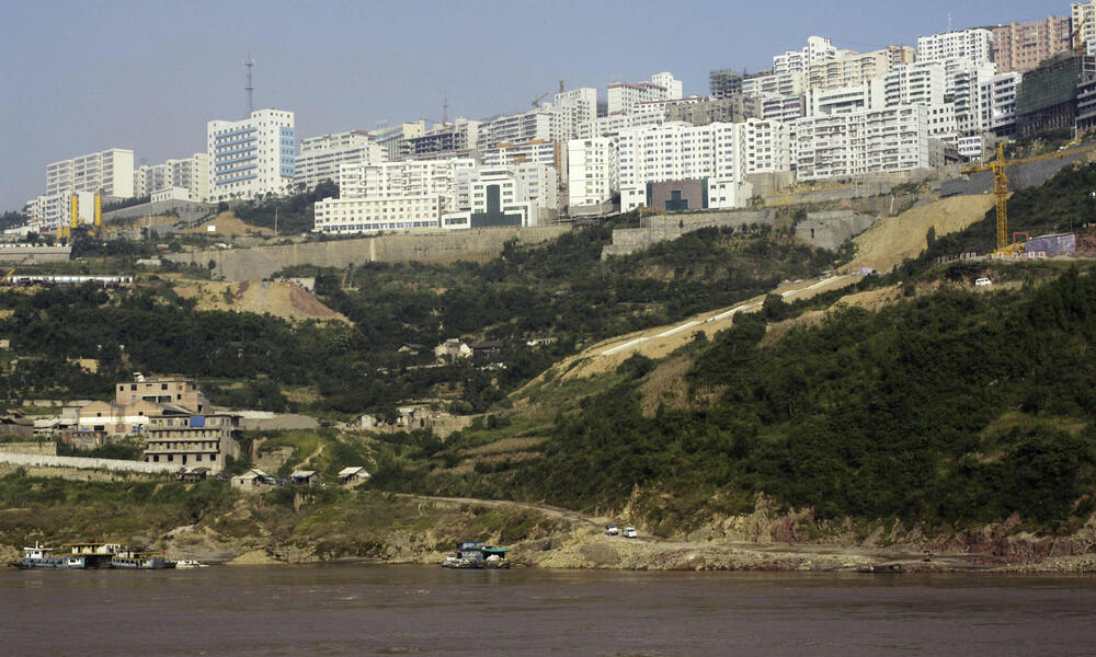 Three Gorges cities pulling down areas close to the river that will be flooded by the dam. 
